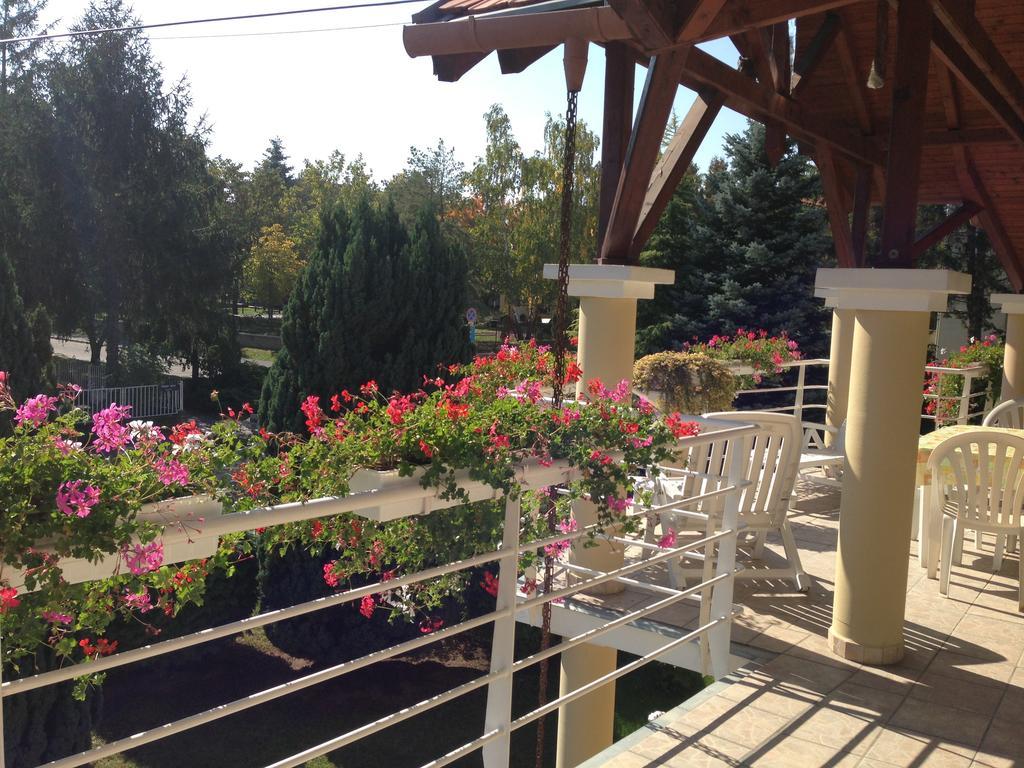 Villa Natalia Heviz Bagian luar foto
